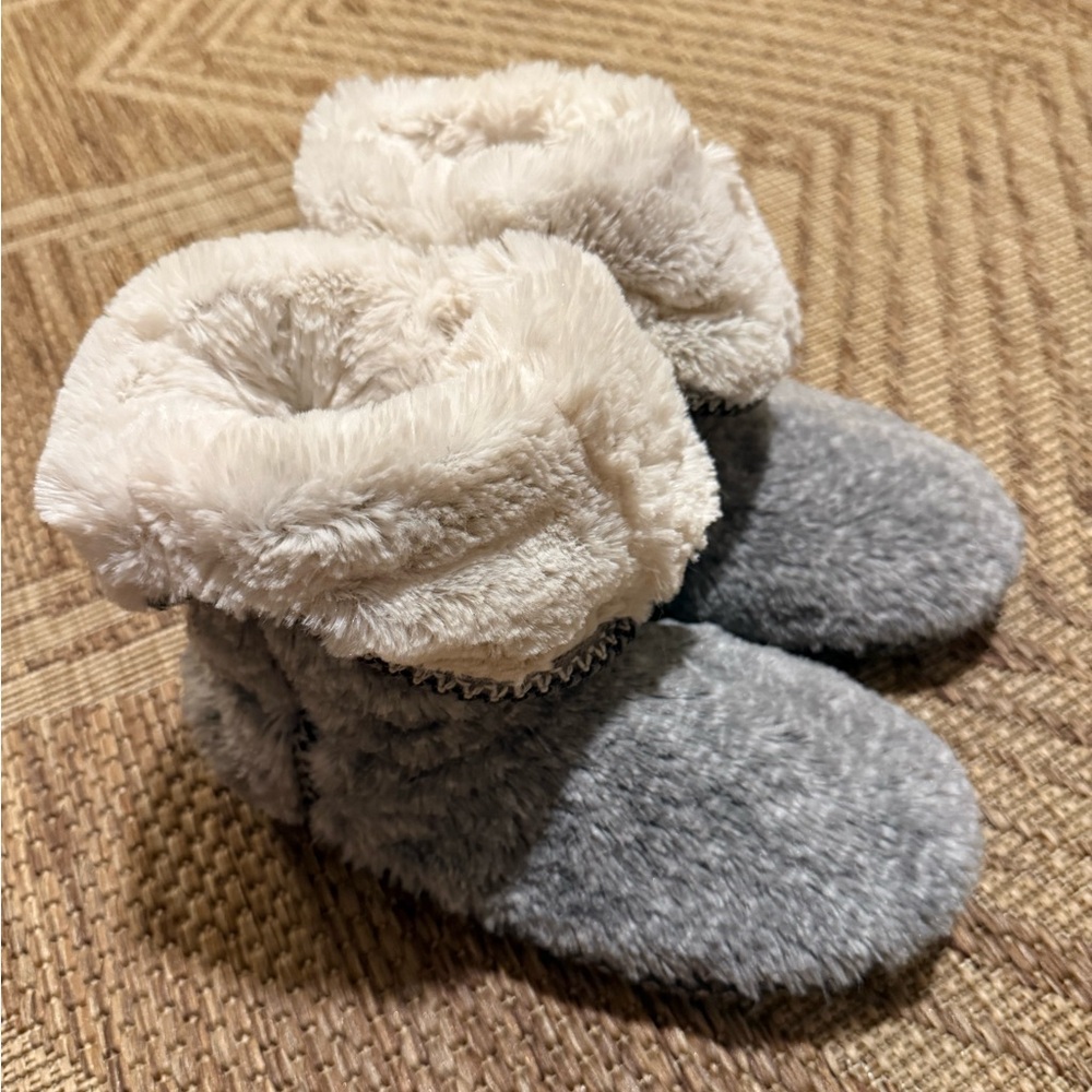 Dearfoams Women's Furry Faux Fur Foldover Bootie Slipper, Medium (US 7-8)
